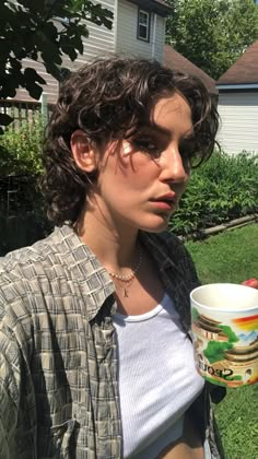 Short Wavy Hairstyles, Androgynous Haircut, Androgynous Hair, Men Tattoo, Curly Hair Photos, Hair Inspiration Short, Wavy Hairstyles, Haircuts For Curly Hair