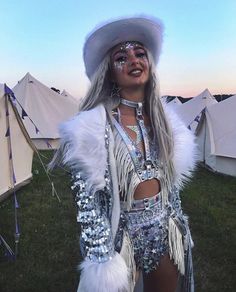 Neon Festival Outfit, Festival Outfit Inspo, Light Up Dresses, Star Pants, Festival Inspo, Festival Outfits Rave, Look Festival, Beautiful Photoshoot Ideas, Ibiza Outfits