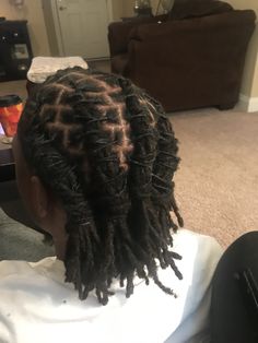 Barell Roll Locs, Criss Cross Barrel Twist Locs, Medium Length Loc Styles Men, Barrel Twist Dreads Men, Dreads Aesthetic, Locs Retwist, Protective Styles For Natural Hair Short, Dreadlocks Hair Care