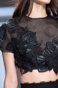 Applique Fashion, Ermanno Scervino, Abayas Fashion, Floral Applique, Looks Style, Mode Inspiration, Black Crop, Black Crop Tops