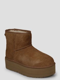 Ugg classic mini platform boot. - FW23 - Platfotm: 5 cm - Round toe - Overlock stitch detailing on seams - Rear pull tab - Patch logo label on the heel - UGGplush lining (lupcycled wool and lyocell) - Rubber sole - Made in Vietnam - Suede Ugg Classic Mini Platform, Ugg Shoes Women, Gucci Pumps, Overlock Stitch, Tom Ford Handbags, Ugg Classic Mini, Expensive Handbags, Stella Mccartney Bag, Sheepskin Boots