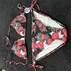 Made By Swimsuits For All. Ashley Graham Collection. Top Never Worn. Bottoms Worn Once And Hand Washed. Removable Cups. Larger Cup Size For Bigger Busted Ladies. Ashley Graham, Swimsuits For All, Cup Size, Women Swimsuits, Womens Swim, Black And Red, Swimming, Red, Women Shopping