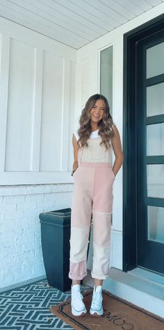 Cute Pant Outfits, Outfit Inspo 2023 Spring, Fun Pants Outfit Summer, Cute Modest Outfits Pants, Cute Outfits Spring 2023, Spring Outfits With Pants, Lds Summer Outfits, Cute Outfits For Easter, Easter Outfit Pants