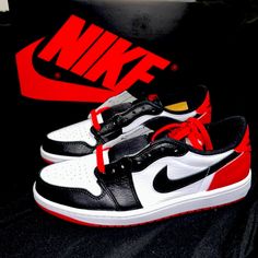 Brand New With Box Air Jordan 1 Og Black Toe. Air Jordan 1 Retro, Jordans For Men, Jordan 1 Retro, Air Jordan 1, Jordan Shoes, Mens Shoes Sneakers, Jordan 1, Air Jordan, Air Jordans