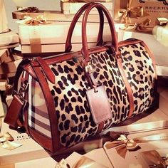 Burberry duffel bag Bag Obsession, Best Handbags, Trending Handbag, Handbags Michael Kors, Louis Vuitton Speedy Bag, Hermes Birkin, Beautiful Bags