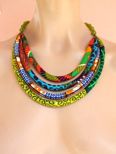 Collier plastron africain en Wax collier en tissu par nad205 African Accessories, Afrikaanse Mode, African Necklace, Special Necklace, Fiber Jewelry, Ethnic Necklaces, Printed Jewelry, Kitenge