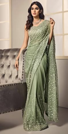 Sarees For Girls, Saree Wearing Styles, Fancy Sarees Party Wear, Indian Saree Blouses Designs, Indian Fashion Saree, Saree Designs Party Wear, Indian Dresses Traditional, Traditional Indian Outfits, Designer Saree Blouse Patterns