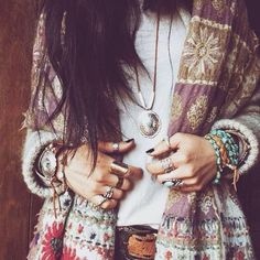 ╰☆╮Boho chic bohemian boho style hippy hippie chic bohème vibe gypsy fashion indie folk the 70s . ╰☆╮ Hippie Elegante, Mundo Hippie, Bohemian Schick, Looks Hippie, Look Hippie Chic, Style Hippie Chic, Hippie Mode, Moda Hippie, Look Boho Chic