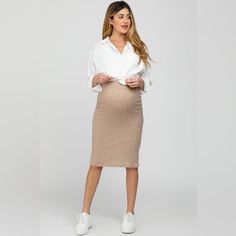 An Ultra Soft Ribbed Knit Maternity Pencil Skirt Featuring An Elastic Waist Band And A Back Slit. Bluivy By Pinkblush New With Tags. Small Inventory #P1438 Medium Inventory #P1439 Large Inventory #P1434 Maternity Corporate Wear, Maternity Professional Outfits, Pregnant Skirt Outfit, Business Casual Outfits Pregnant, Business Maternity Outfits, Pregnancy Skirt Outfits, Pregnancy Outfits For Work Offices, Maternity Office Outfits, Maternity Outfits For Work