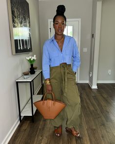 ~Recap of the OOTD~ Swipe to see the look styled with flats as well. 📌Style tip: When you’re unsure about what color shoes to wear, find a shoe that closely matches your skin tone. Watch previous reel for step by step details! 📌Shop exact and similar options on my @shop.ltk page linked in my bio. . . . . ✨What I’m wearing: *Top: @zara. Item # 2083/363. *Pants: @amazonthedrop. These are old but I linked a very similar pair on my LTK page. *Heels: @express *Flats: @numeroventuno (old) *Purs... Shoes To Wear With Dresses, Color Shoes, Glam Hair, Casual Chic Outfit, Casual Work Outfits