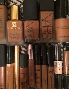 Makeup Products Black Women, Black Makeup Products, Beauty Aesthetic Makeup, Black Cosmetics