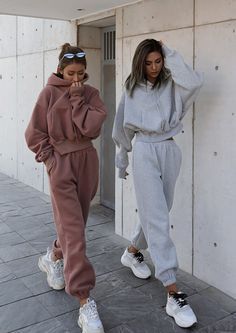 Studio Lounge, Uni Fashion, Sports Sweater, Look Winter, Celana Fashion, Sweatpants Outfit, Hoodie Coat, Tracksuit Set, Clothes Women