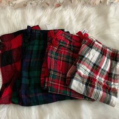 Old Navy Women's Printed Flannel Pajama Pants *New With Tags, Unworn *Size Large *(4) Colors/Patterns: Green/Blue Plaid, Red Tartan, White Tartan, Red Buffalo Plaid *Double Side Pockets *Banded Drawstring Closure *Materials: Cotton Flannel Christmas Pajamas, Comfy Pajama Pants, White Tartan Christmas Pajamas, Christmas Pajamas Target, Friend Group Matching Christmas Pjs, Christmas Party Pjs, Old Navy Pajamas Christmas, Flannel Pjs Women, Cute Pajamas Christmas