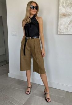 Long Shorts Outfits, Long Shorts Outfits Women, Look Bermuda, Bermuda Shorts Outfit, Lydia Tomlinson, How To Style Culottes, Summer Night Outfit, Spring Work Outfits, Shorts Outfits Women