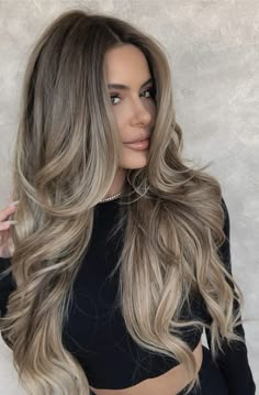 Blonde Hair With Roots, Rambut Brunette, Ombre Hair Blonde, Gorgeous Hair Color, Brown Hair Balayage, Blonde Hair Inspiration, Balayage Hair Blonde, Light Hair Color