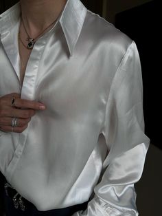 This shirt is crafted from high-quality acetate satin fabric, offering a soft luster and a smooth, milk-like texture. It features a classic collar design with pointed tips, creating a simple yet elegant look. The loose fit is suitable for all body types, draping softly to create a relaxed, French-inspired casual atmosphere. Fabric composition: 100% Acetate. Model's measurements: Height 184cm, Weight 70kg, wearing size XL. White Satin Shirt, Satin Button Down Shirt, Studio Weave, Blouse With Collar, Cami Shirt, Mens Cardigan Sweater, Angel Dress, Oversized Long Sleeve, Collar Designs