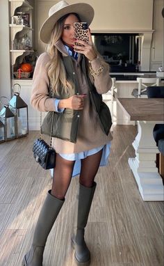 Trendy Preppy Outfits, Paris Outfits, Festival Vibes, Looks Chic, Autumn Outfit, Fall Fashion Outfits, Casual Fall Outfits, Mode Inspiration