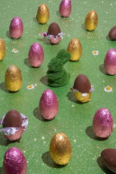 there are many chocolate eggs on the table