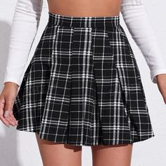 Shein Qutie Zipper Side Plaid Pleated Skirt. In A Size Small. Brand New. Preppy Black Spring Skort, Preppy Black Skort For Spring, Black Preppy Skort For Spring, Preppy Black Skirt For Fall, Preppy Black Mini Skirt For Spring, Black And White Plaid Skirt Outfit, Whimsi Goth, Dark Academia Skirt, Dark Academia School