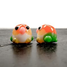 Chibi Handmade Glass Beads - White-Bellied Parrot-The Bead Gallery Honolulu Animal Beads, Beads Clay, Clay Figurines, Fish House, Glass Lampwork, Things I Need To Buy, Glass Objects, Handmade Glass Beads, Ceramic Animals