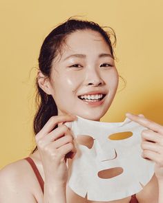 Crafted to perfection, this sheet mask is infused with the renowned Full Fit Propolis Ampoule, one of Cosrx's best-selling formulas. Enriched with potent ingredients like black bee propolis, honey extract, and royal jelly extract, it offers an unparalleled hydrating and nourishing sensation to your skin.Designed to revitalize and replenish, this sheet mask delivers intense moisture and nutrients in just 15 minutes. Say goodbye to dull, tired-looking skin as the powerful blend of propolis and hon Scalp Hair Growth, Exfoliate Scalp, Asian Skin, Beauty Gift Card, Ren Clean Skincare, Mask Sheet, Conditioner Hair Mask, Korean Skin Care, Asian Skincare