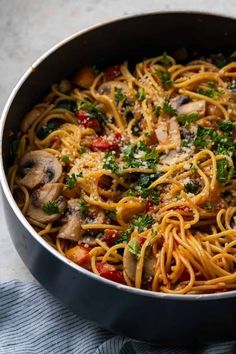 One-Pot Vegetarian Spaghetti - Family Food on the Table Spaghetti And Mushroom Recipes, Healthy Pasta With Mushrooms, Healthy Vegetarian Pasta Recipes, Spaghetti Recipes Vegetarian, Mushroom Tomato Recipe, Healthy Vegetarian Pasta, Tomato And Spinach Pasta, Autumn Meals