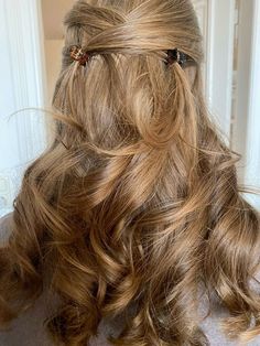 Utah Hairstyles, Serena Vanderwoodsen Hair, Stockholm Hairstyle, Scandi Hair, Server Hairstyles, Aesthetic Hair Accessories, Curls Updo, Event Hair