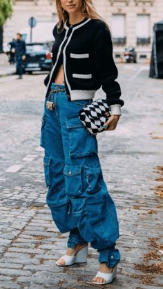 Cargo Pants Ootd, Fall Outfit Inspiration, Cargo Pants Outfit, The Best Street Style, Outfit Inspiration Fall, Best Street Style, 2023 Fashion, Cool Street Fashion, Vogue Paris