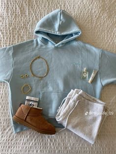 Blue Hoodie Outfit, Casual Preppy Outfits, Outfit Inspo Casual, Lazy Day Outfits, Cute Preppy Outfits, Easy Trendy Outfits, Hoodie Outfit, Simple Trendy Outfits, Cute Everyday Outfits