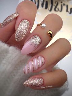 Gold Nail Designs, Festival Nails, Pink Acrylic Nails, New Year's Nails, Christmas Nail Designs, Christmas Nail Art, Nail Arts