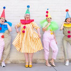 Vintage circus clown hats with pom poms, poster board, bells, ric rac and felt balls. Circus Ideas, Rainbow Costume, Kids Clown Costume, French Clown Costume, Circus Dress Up, Handmade Clown Costume, Clown Costume Pattern, Jester Clown