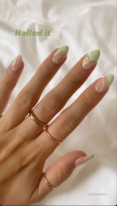 Ed Wallpaper, Green Acrylic Nails, Nails Gold, Spring Acrylic Nails, Daisy Nails, Simple Acrylic Nails, Soft Nails, Short Acrylic Nails Designs, Classy Nails