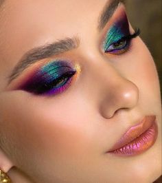 Multi Chrome Eyeshadow Looks, Fun Eyeshadow Looks Colorful, Pop Of Color Eyeshadow, Eyeshadow Looks Colorful, Machiaj Smokey Eyes, Makijaż Smokey Eye, Bold Makeup