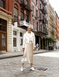 Ivory Moto Jacket Outfit, Creme Outfits, Latte Outfit, White Leather Jacket Outfit, Leather Moto Jacket Outfit, Biker Jacket Outfit, White Leather Skirt, Moto Jacket Outfit, Casual White Sneakers