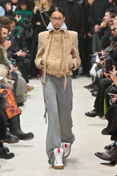 Ottolinger Fall 2024 Ready-to-Wear https://www.vogue.com/fashion-shows/fall-2024-ready-to-wear/ottolinger/slideshow/collection#17 Fashion Trend Forecast, Europe Fashion, Vest Shirt, Mode Inspo, Resort Style, 가을 패션, Sleeveless Vest, Mode Inspiration, Runway Looks