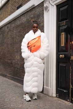 Orange Purse, London Fashion Week Mens, London Fashion Week Street Style, London Fashion Weeks, Quoi Porter, Winter Mode, Orange Is The New, London Street Style, Looks Street Style