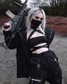 Techwear Face Mask, Tech Wear Fashion, Techwear Outfits, Techwear Fashion, Aesthetic Grunge Outfit, Makijaż Smokey Eye, Cyberpunk Fashion, Military Girl, Badass Women