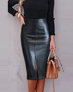 3 Short Leather Skirt Outfit, Classic Fashion Looks, Mini Skirt Fashion, Leather Skirt Outfit, Boutique Inspiration, Southern Outfits, Pu Leather Skirt, Smart Casual Wear, Black Leather Skirts