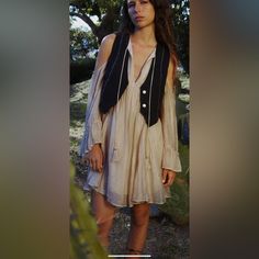 Never Worn Perfect Condition Chic Boho Dress For Fall Brunch, Zara Sleeveless Mini Dress For Fall, Chic Mini Dress For Spring Festival, Chic Beige Boho Dress For Spring, Chic Mini Dress For Beach In Fall, Chic V-neck Midi Dress For Festivals, Chic Fall Vacation Dresses, Chic Boho Dress For Fall Vacation, Elegant Spring Festival Midi Dress