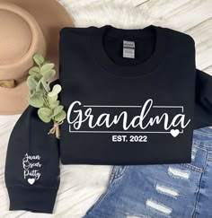 Grandma Shirt Ideas Vinyl, Grandma Shirt Ideas Grandchildren Names, Grandma Established Shirt, Grandma Tee Shirt Ideas, Cute Sweatshirts Cricut, Cricut Gift Ideas For Grandma, Grandma Sweatshirt Ideas, Grandma Sweatshirts With Grandkids Names, Grandma Tshirts Ideas