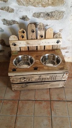 a dog bowl holder made out of pallet wood