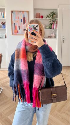 Scarf Outfit, Cold Outfits, Europe Fashion, Fall Fits, Fall Winter Outfits, Look Cool, Scarf Styles, Trendy Outfits