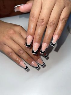 Shorties Black Nails, Black Smile Line Nails, Full Set Ideas Nails, Black And White French Tip Acrylic Nails, Short Black And White French Tip Nails, Detailed French Tip Nails, Nail Designs For Black Skin, Boho French Tip Nails, Black And White Nails French Tips