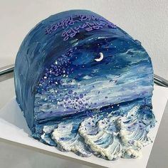 a cake made to look like an ocean scene with stars and moon in the sky