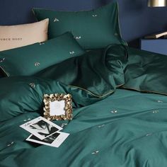 Girl Comforters, Egyptian Cotton Duvet Cover, Green Duvet, Green Duvet Covers, Egyptian Cotton Bedding, Satin Bedding, Velvet Bed, Silk Bedding, Cotton Bedding Sets