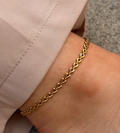 Gold Heart Chain Anklet Length: approx. 8 - 10 inches (adjustable) 18K Gold Plated Stainless Steel Gold Bracelet Designs For Women, Gold Anklets Indian, Gold Anklet Designs, Golden Anklets, Anklets Gold, Gold Chain Anklet, Fashion Jewelry Necklaces Gold, Anklets Indian, Charm Bar