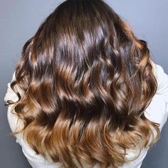 This chocolate brown hair by Dacci Un Taglio Parrucchieri is as delicious as it looks. It sees brunette locks taken richer with balayage, to create a spectrum of mouth-watering tones. Sandy Hair Color, Chocolate Brown Balayage, Brown Hair Cuts, Hair Caramel, Brown Hair Trends