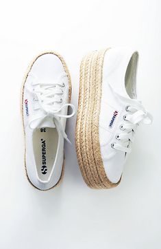 Superga® raffia-wrapped platform sneakers Va estar peligroso para caminar a la noche Plateau Sneaker, Ankle Sneakers, Sneakers Platform, Sneakers Fashion Outfits, Cv Design, Shoe Tags, Template Instagram