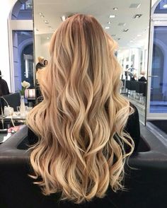 Honey Blonde Hair, Fresh Hair, Brown Blonde Hair, Long Blonde, Long Wavy Hair, Long Blonde Hair, Hair Color Trends, Blonde Balayage, Blonde Hair Color