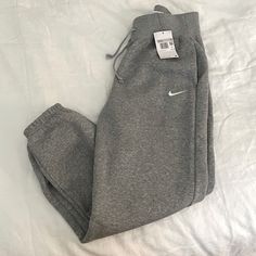 New With Tags Size Xs Nike Phoenix Fleece, Joggers Outfit Women, Grey Nike Sweatpants, Oversized Sweatpants, Nike Set, Color Combos Outfit